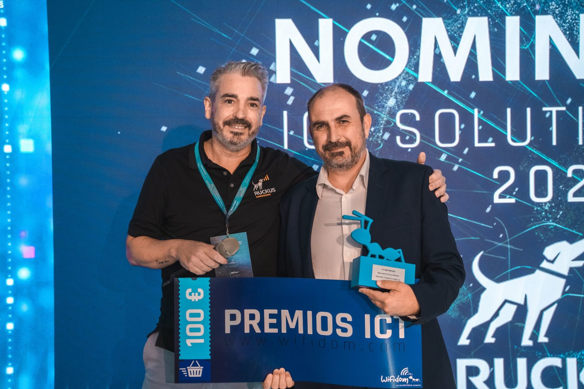 Esferize recibe dos premios al partner del año